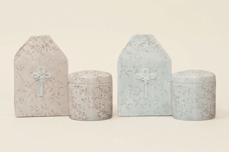 基本セットの骨箱・骨壷のほか、パステルカラー2色より選択可